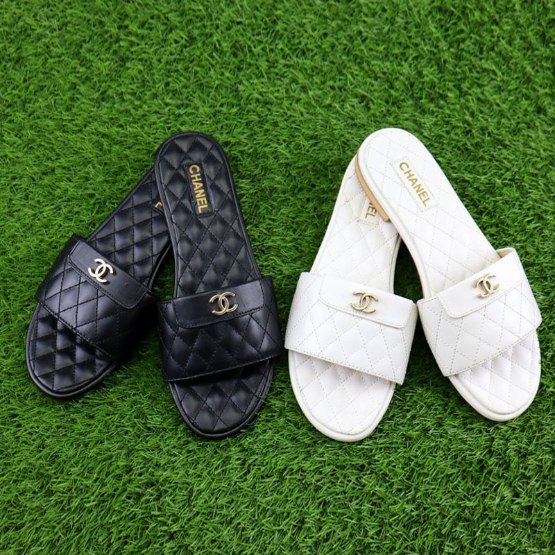 Chanel Quilted Leather Flat Slippers Women's Flip Flops: A Fusion